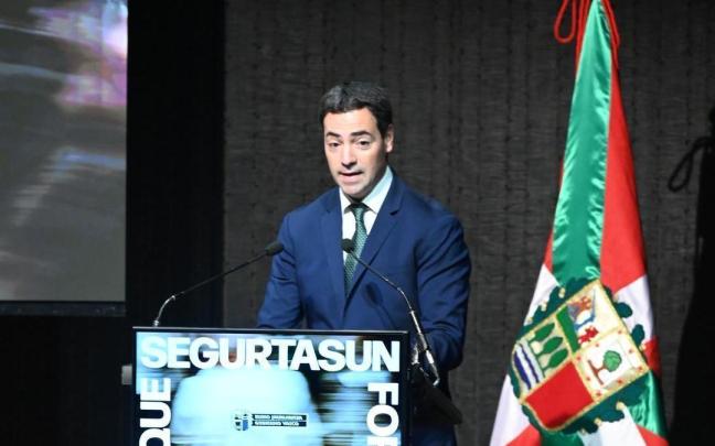 El lehendakari, Imanol Pradales, interviene en la jornada 'Basque Segurtasun Foroa'.