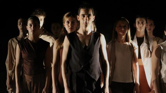 integrantes de Pauso-K Konpainia representando 'Inguma', su primera creación artística.