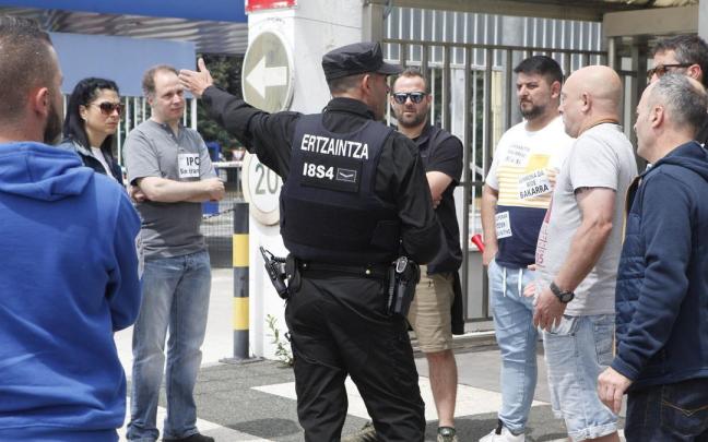 En imágenes: Cuarto día de huelga en la planta de Michelin en Vitoria