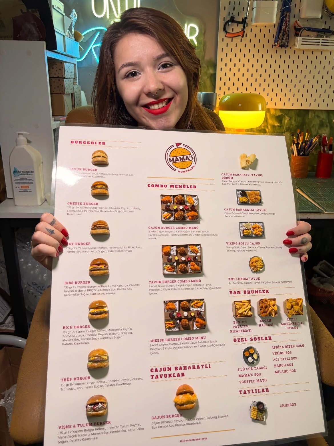 L diseñadora y artista turca Didem Kalaycı ha saltado a la fama en redes sociales por la creación de unos peculiares “menús en miniatura”.