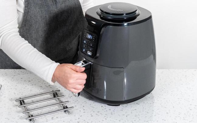 Una freidora de aire en marcha.