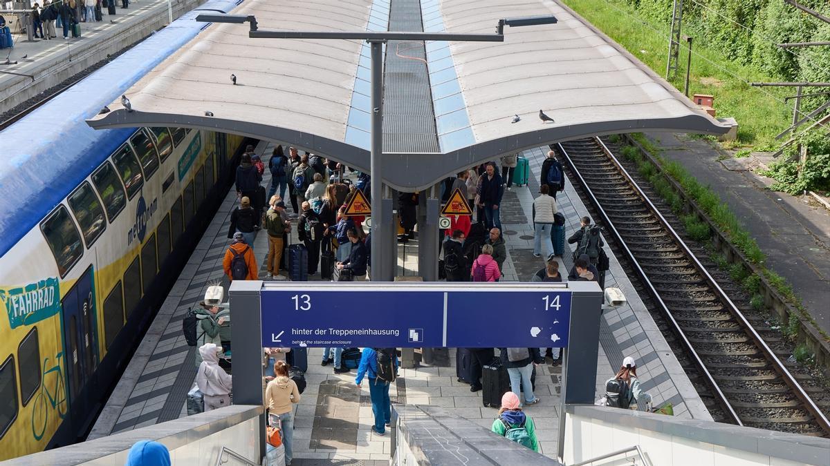 Pasajeros en la Estación Central de Hamburgo.