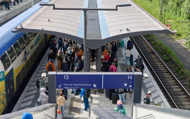 Pasajeros en la Estación Central de Hamburgo.