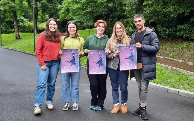 Representantes de los grupos participantes en el Dantzaren Eguna 2025. / B.U. Representantes de los grupos participantes en el Dantzaren Eguna 2025.