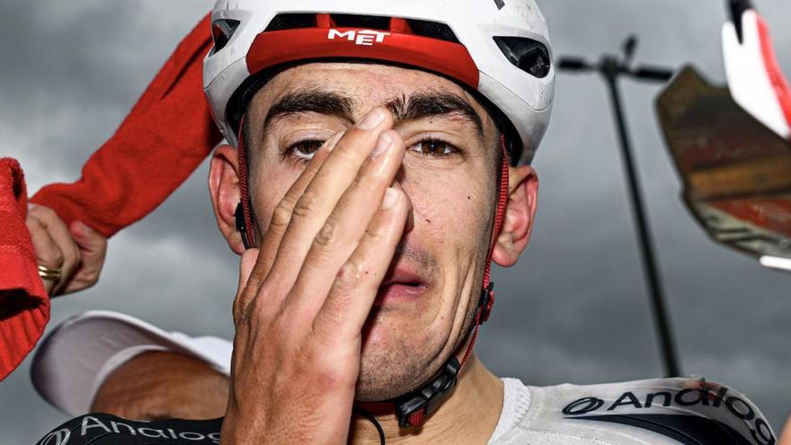 Igor Arrieta, emocionado al extremo tras la victoria de etapa.