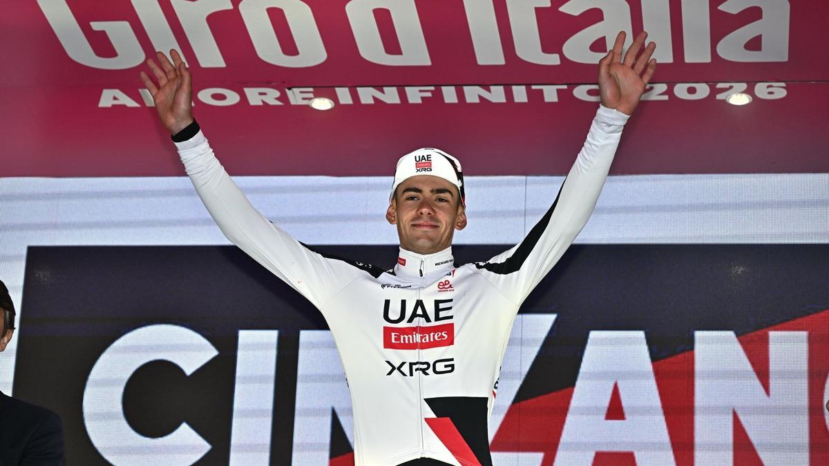 Igor Arrieta, en el podio como vencedor de etapa.