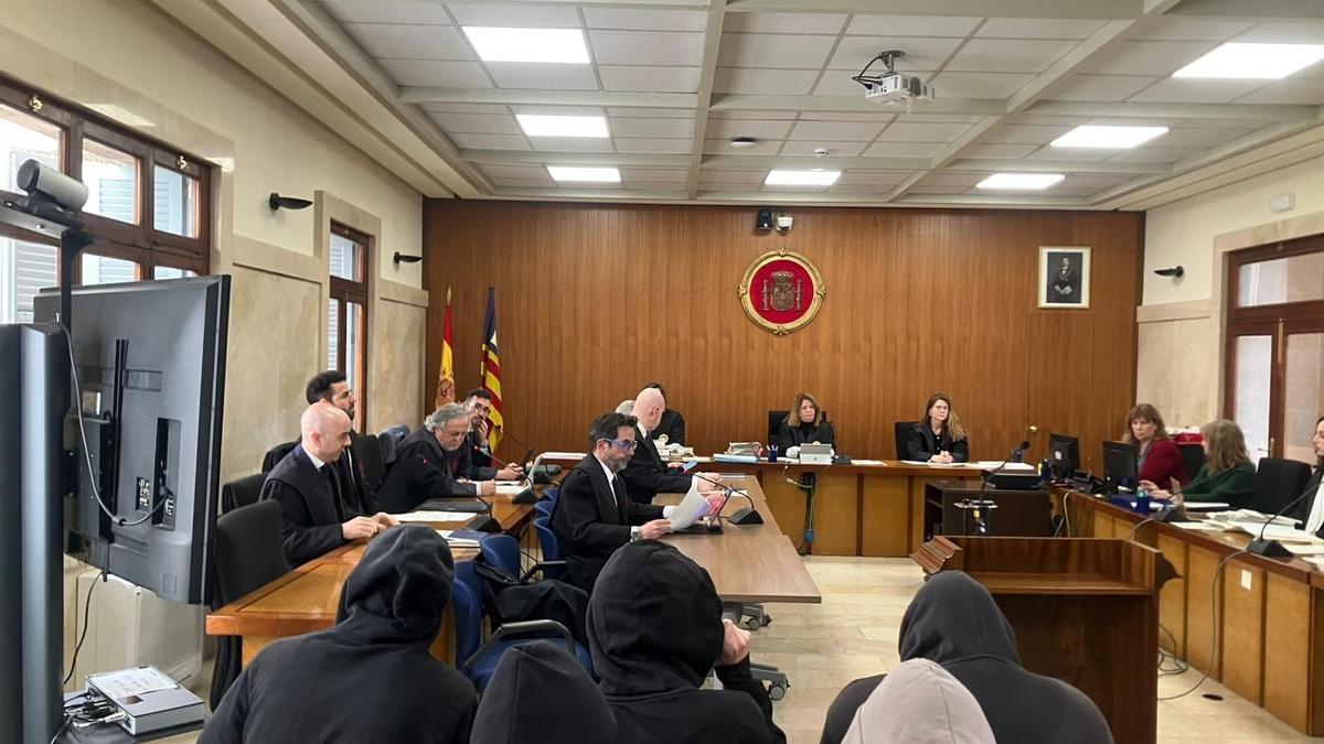 Los acusados, este lunes en la Audiencia Provincial de Baleares