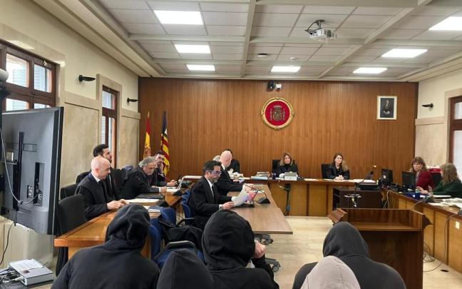 Los acusados, este lunes en la Audiencia Provincial de Baleares