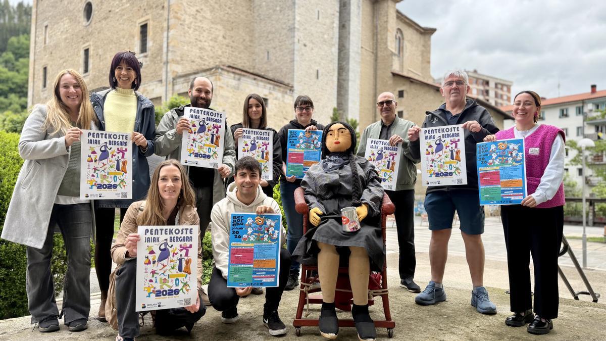 Presentación de los Pentekostes 2026 en Oxirondo, punto neurálgico de la fiesta, donde tendrá lugar la bajada y subida de Bitorianatxo.