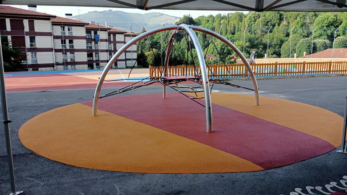 La cúpula escalable de cuerdas instalada en Lamuza Eskola