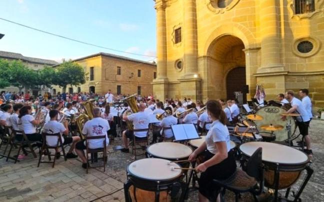 Los jóvenes músicos de la Holiday Orchestra Ad Hoc harán escala en Azkoita y Zestoa en su gira por Europa.