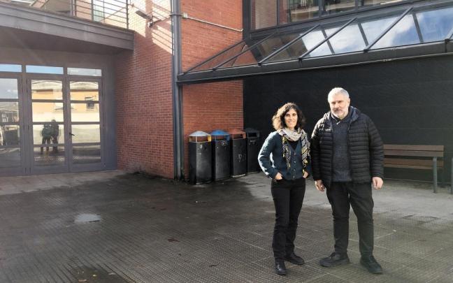 La concejala Ainara Vázquez y el alcalde Xabier Urdangarin.