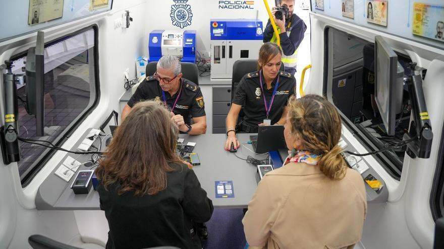 Oficina móvil de la Policía Nacional.