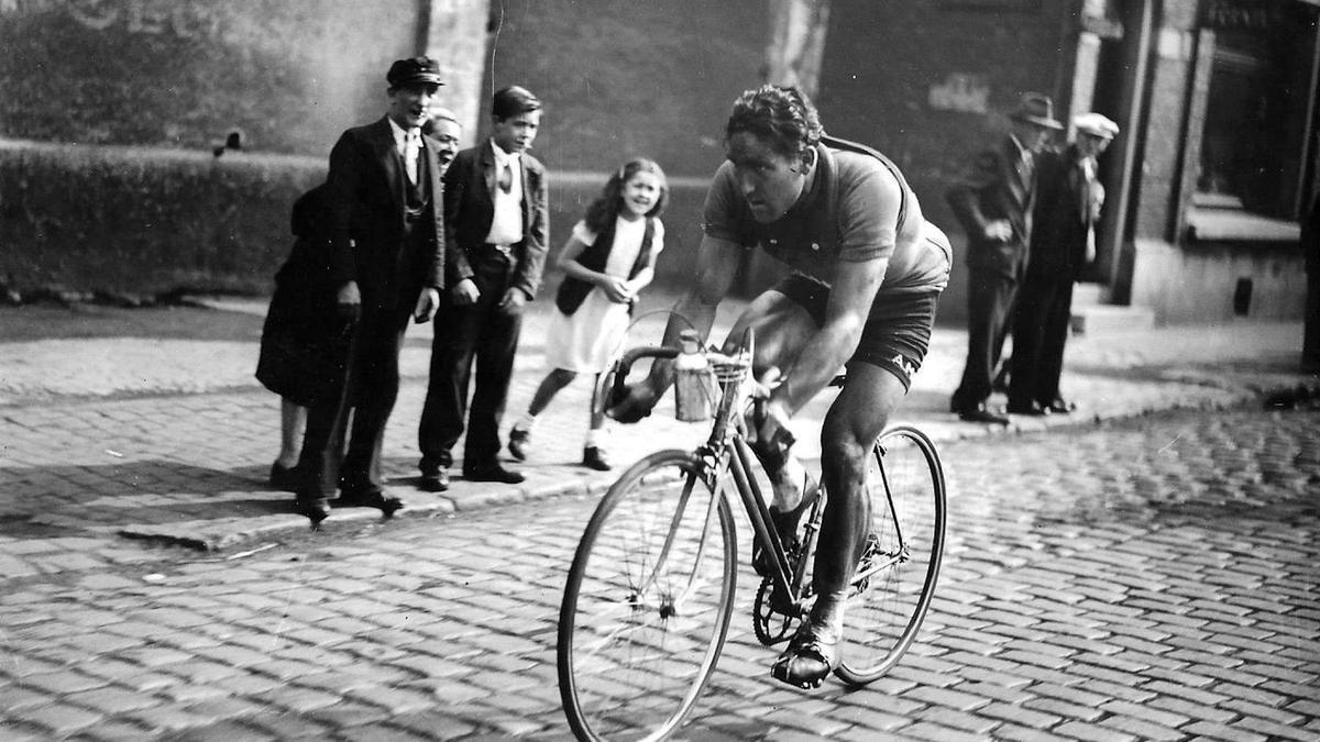 Múgica, en la París-Roubaix de 1949.