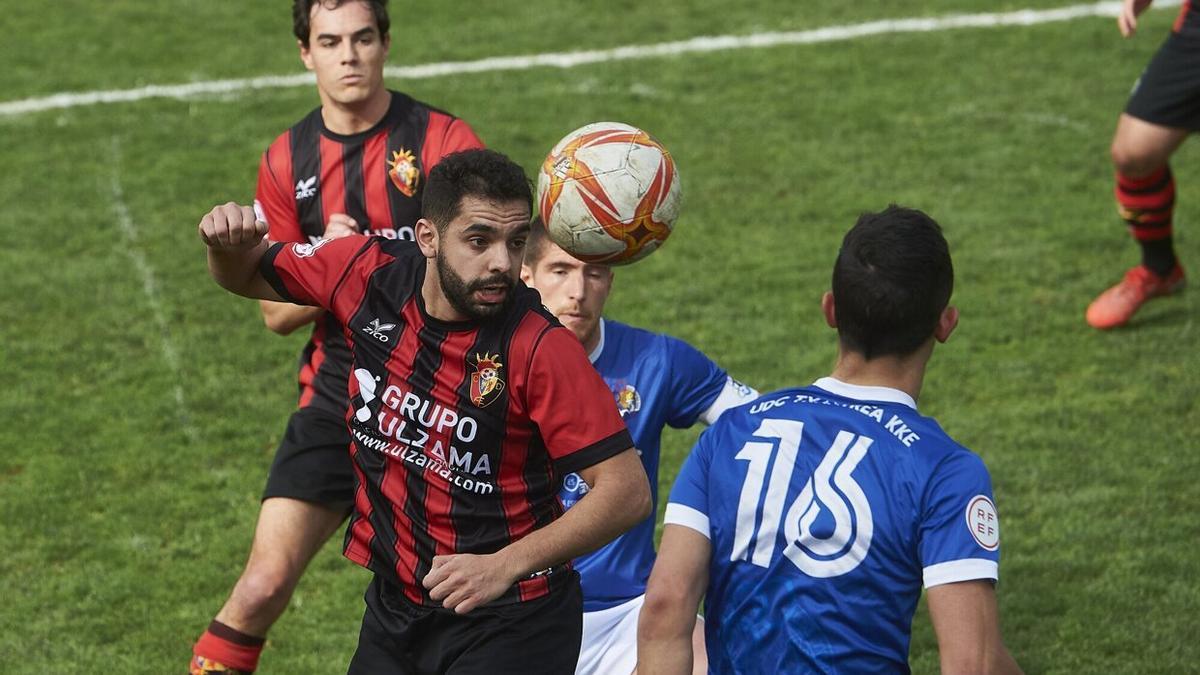 Lance de juego en un partido del Avance