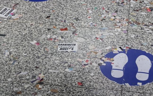 Suciedad en el HUA-Txagorritxu durante la actual huelga de limpieza. Suciedad en el HUA-Txagorritxu durante la actual huelga de limpieza.