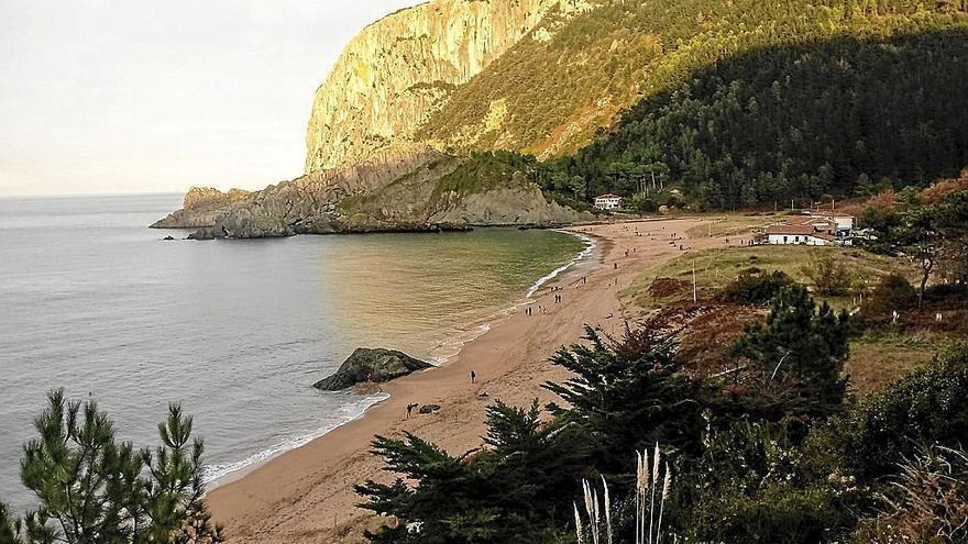 Acantilado de Ogoño en Laga