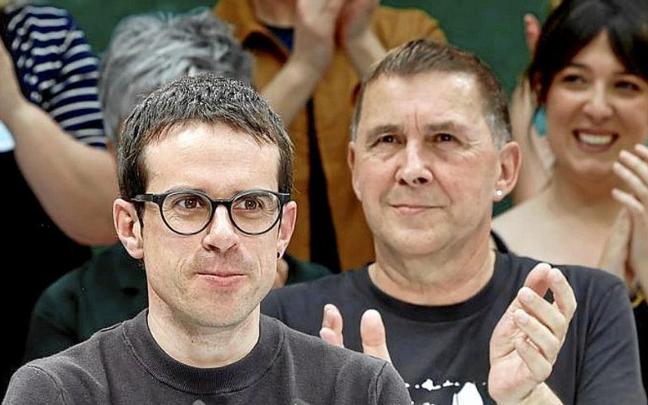 Otxandiano estuvo acompañado de Otegi ayer en Tolosa.