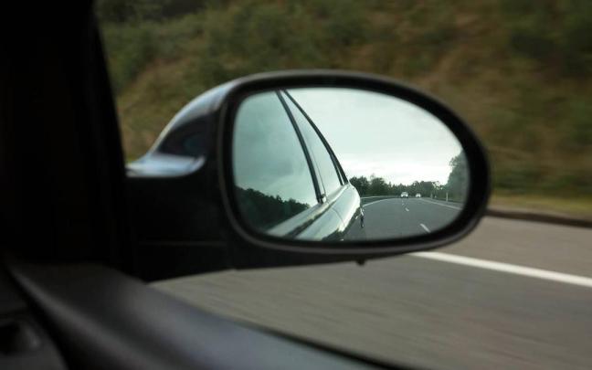 Así funciona la 'estafa del retrovisor'