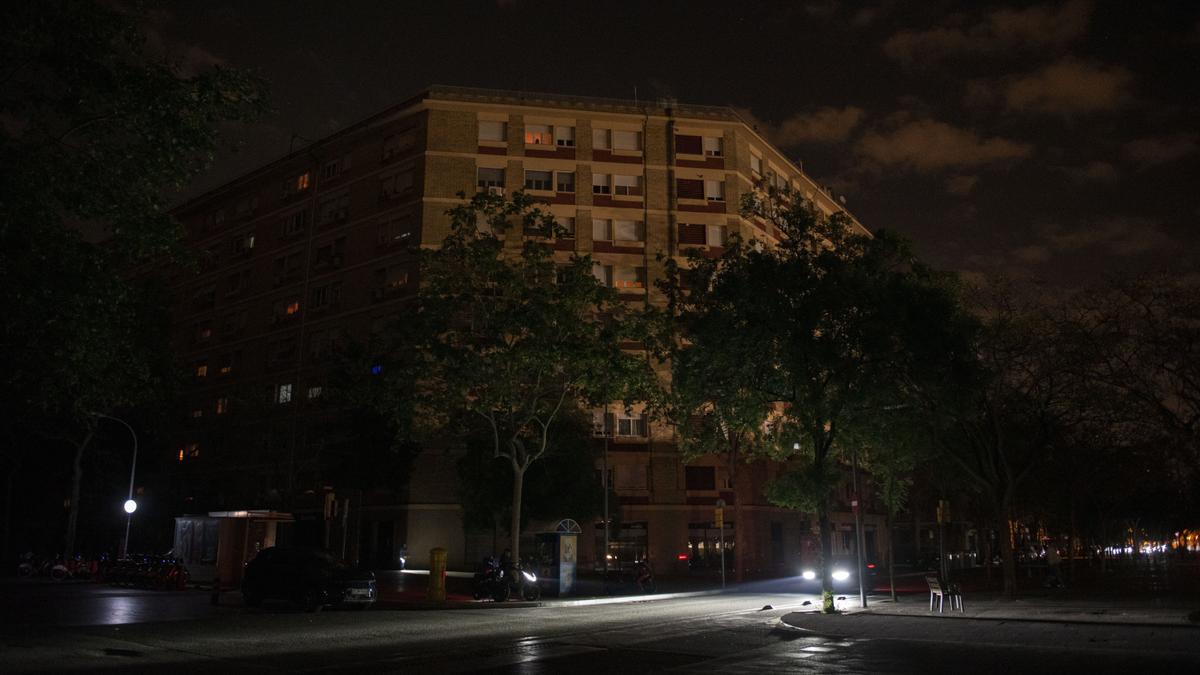 Las calles de una ciudad sin luz durante el apagón