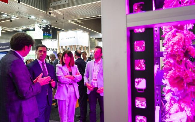 Pradales junto a la consejera Amaia Barredo en la feria internacional 'Food 4 Future'.