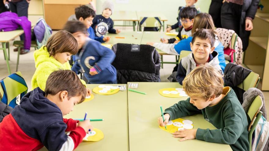 Prohens se ha referido a la apertura de colegios públicos en horario no lectivo para dar apoyo gratuito a las familias en colaboración de las distintas consellerias y ayuntamientos, y mediante la contratación de monitores.