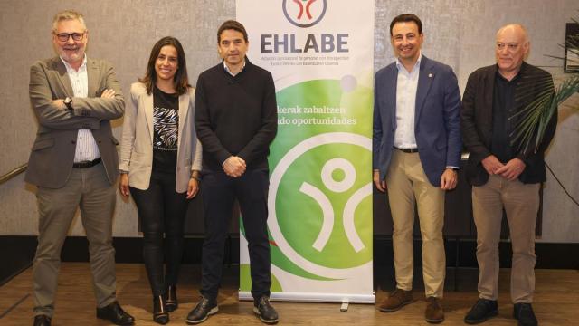 El vicelehendakari y consejero de Economía, Trabajo y Empleo, Mikel Torres, (2d) junto a Pablo Moratalla (3i) coordindor de Ehlabe, y otros invitados han presentado este lunes la memoria 2024 y del Valor Social Integrado de Ehlabe. / EFE El vicelehendakari y consejero de Economía, Trabajo y Empleo, Mikel Torres, (2d) junto a Pablo Moratalla (3i) coordindor de Ehlabe, y otros invitados han presentado este lunes la memoria 2024 y del Valor Social Integrado de Ehlabe.
