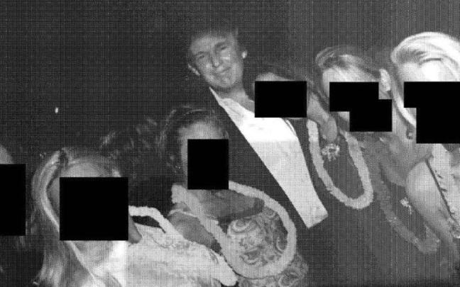 Trump, junto a seis víctimas de Epstein.