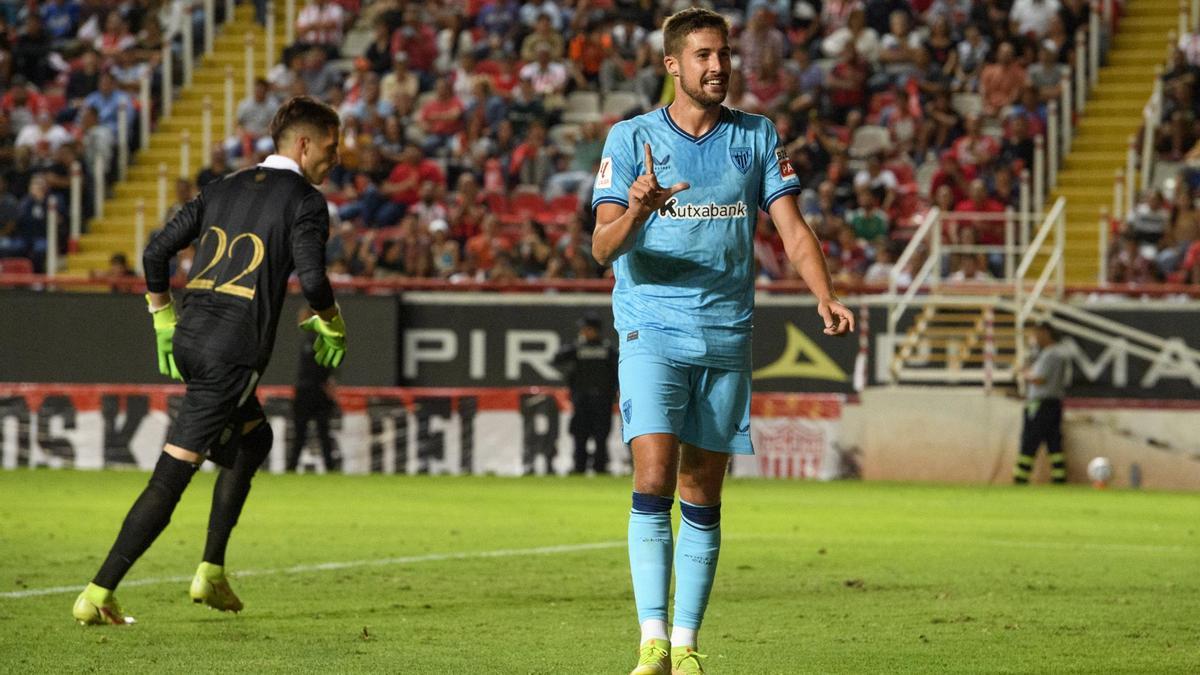 Javi Martón celebrando ante el Necaxa mexicano su primer gol como jugador del Athletic