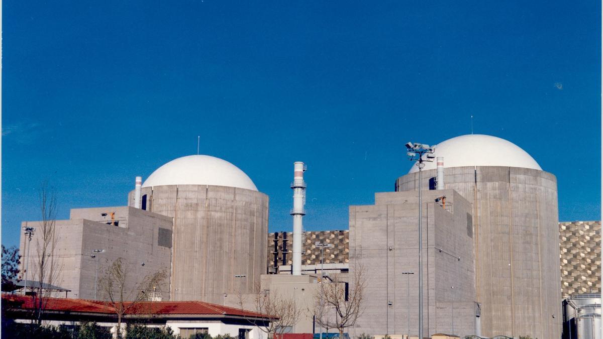 Imagen de la central nuclear de Almaraz, en Extremadura, cuyo cierre está previsto que se realice a partir de 2027.