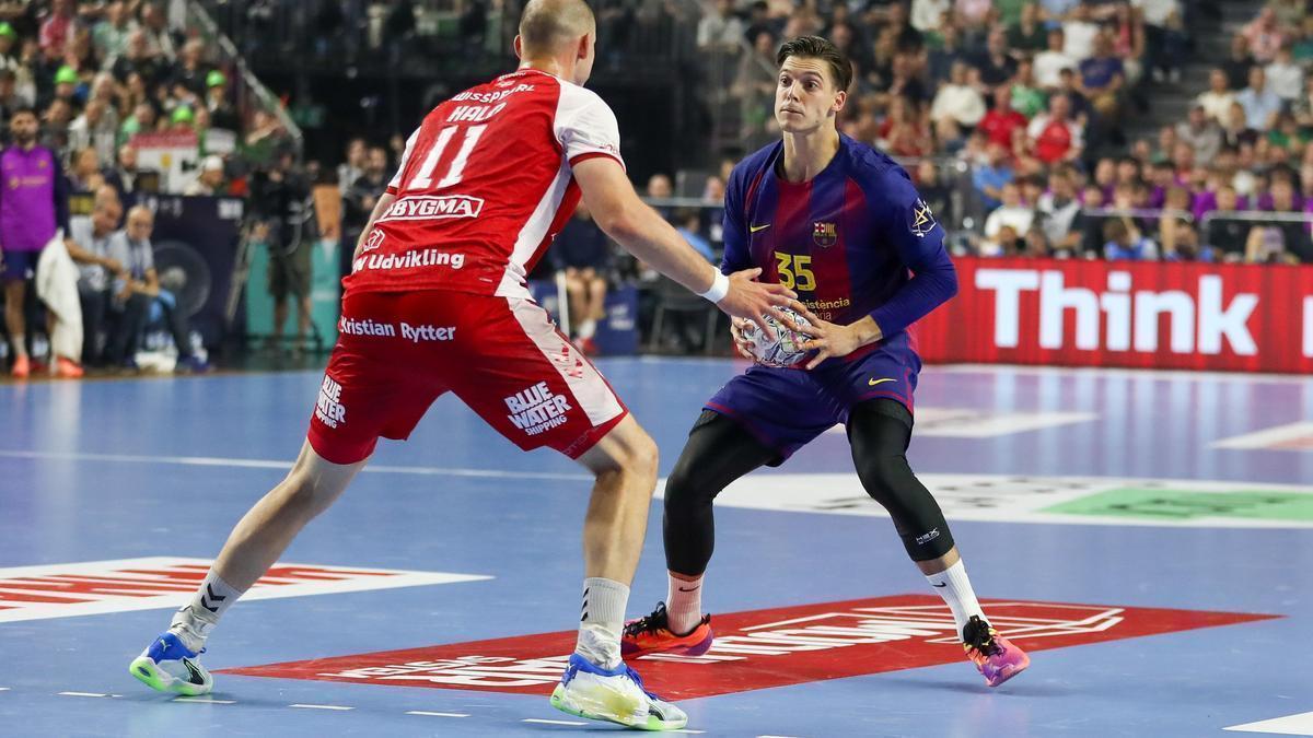 El jugador del Barça Domen Makuc, durante la semifinal de la Champions League ante el Aalborg en el Lanxess Arena de Colonia CONTACTO vía Europa Press