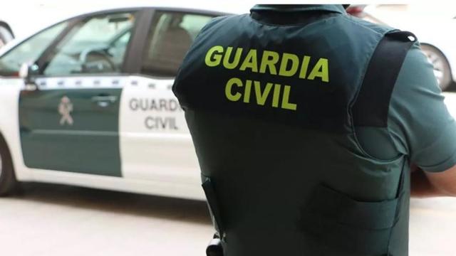 Un agente de la Guardia Civil. / Guardia Civil Un agente de la Guardia Civil.