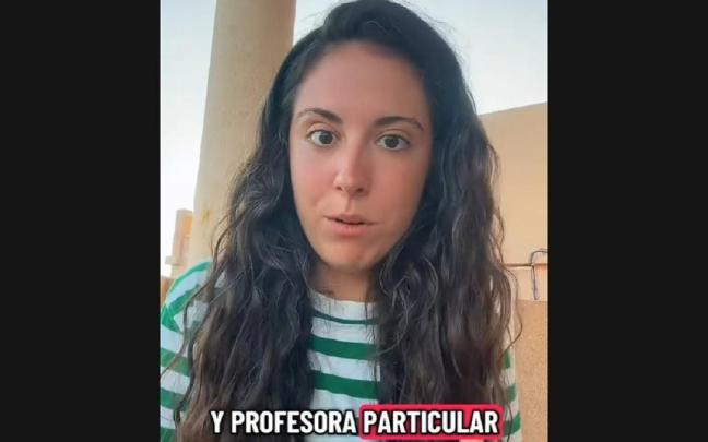 La joven, relatando su experiencia.