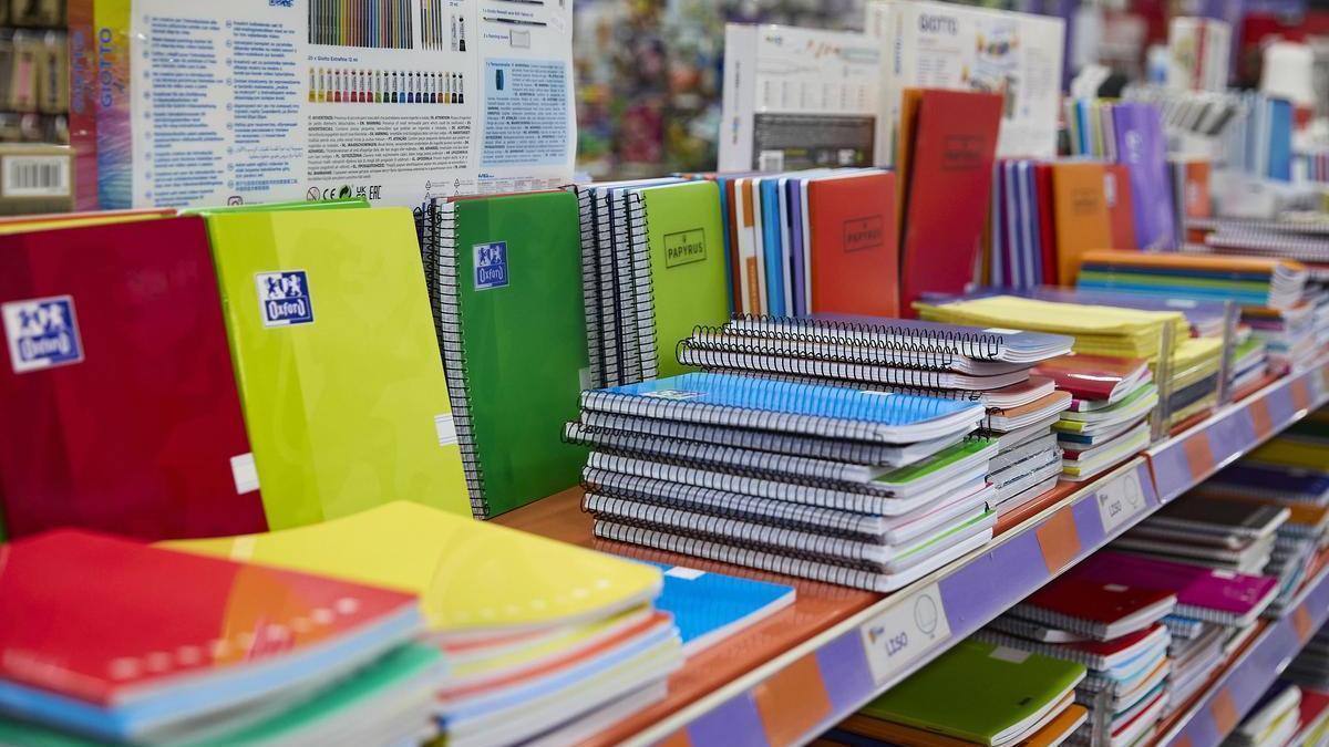 Cuadernos en una papelería.