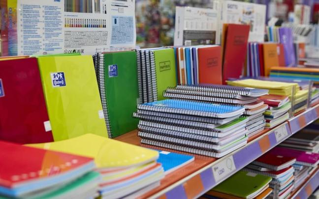Cuadernos en una papelería.
