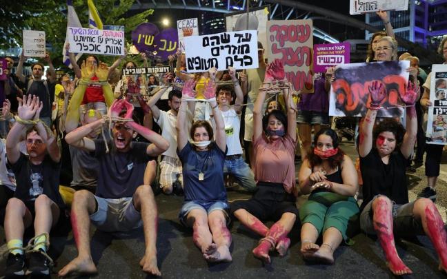Manifestación en Tel Aviv pidiendo un alto el fuego y reclamando acción por la situación de los rehenes