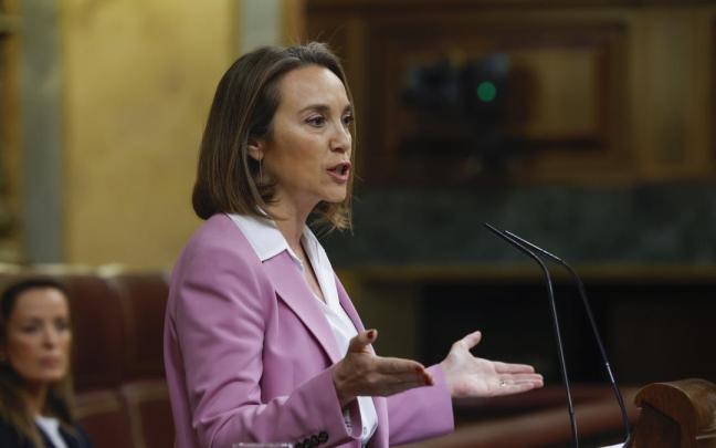 La portavoz parlamentaria del PP, Cuca Gamarra, durante su intervención en el debate de la moción de censura.