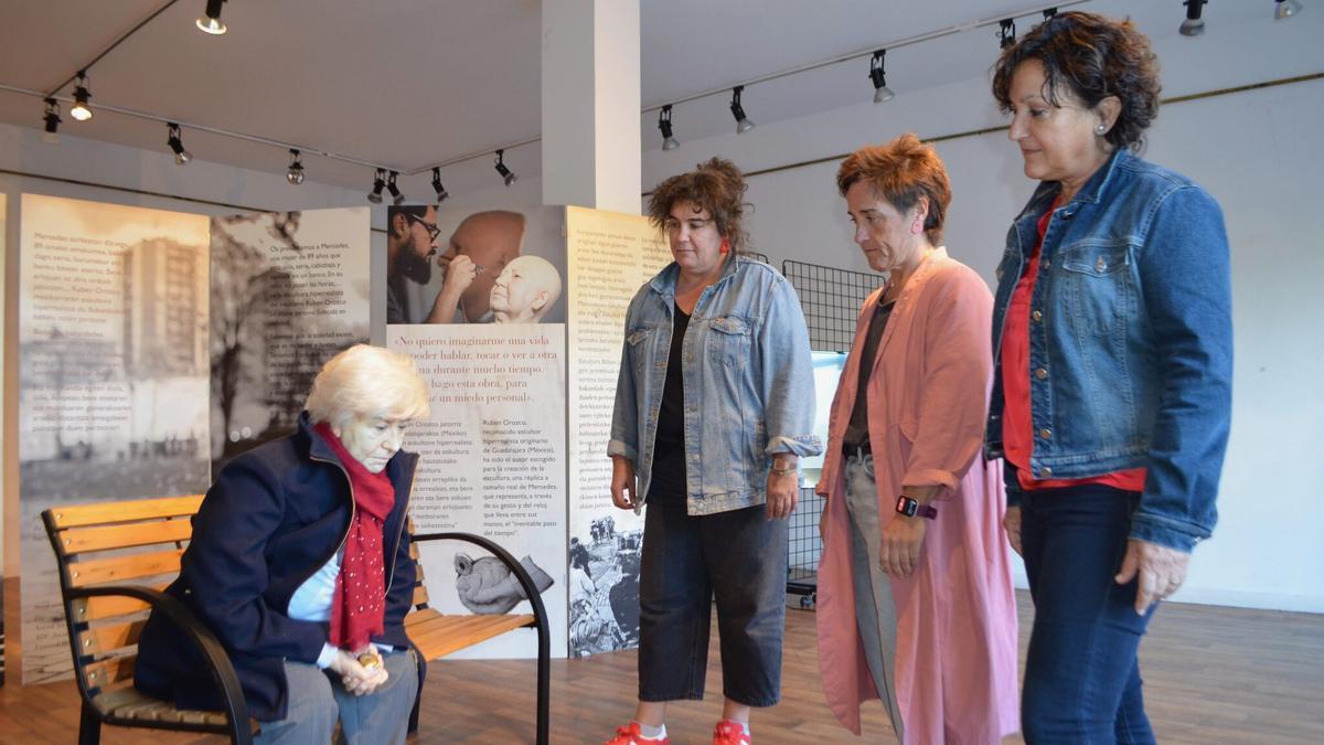 "Mercedes", la escultura hiperrealista del artista mexicano Rubén Orozco.