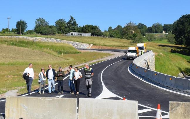 Visita al nuevo vial / N.G. Visita al nuevo vial