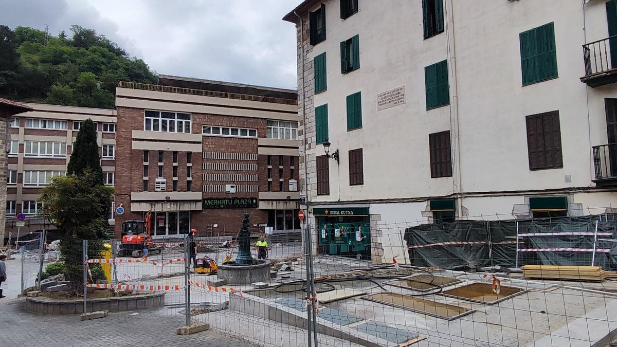 El edificio de la Plaza del Mercado será demolido para dar espacio al nuevo centro de salud de Elgoibar.