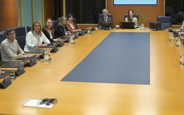 La presidenta del Parlamento, Bakartxo Tejeria, en la comisión de incompatibilidades.