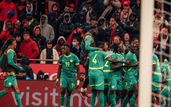 Los futbolistas senegaleses celebran el triunfo ante Marruecos.