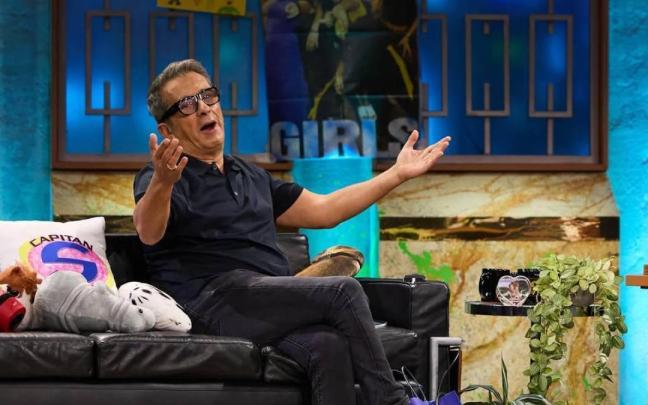 Andreu Buenafuente visita el programa 'La Revuelta', presentado por David Broncano, para promocionar su esperado regreso a la televisión pública con 'Futuro imperfecto'