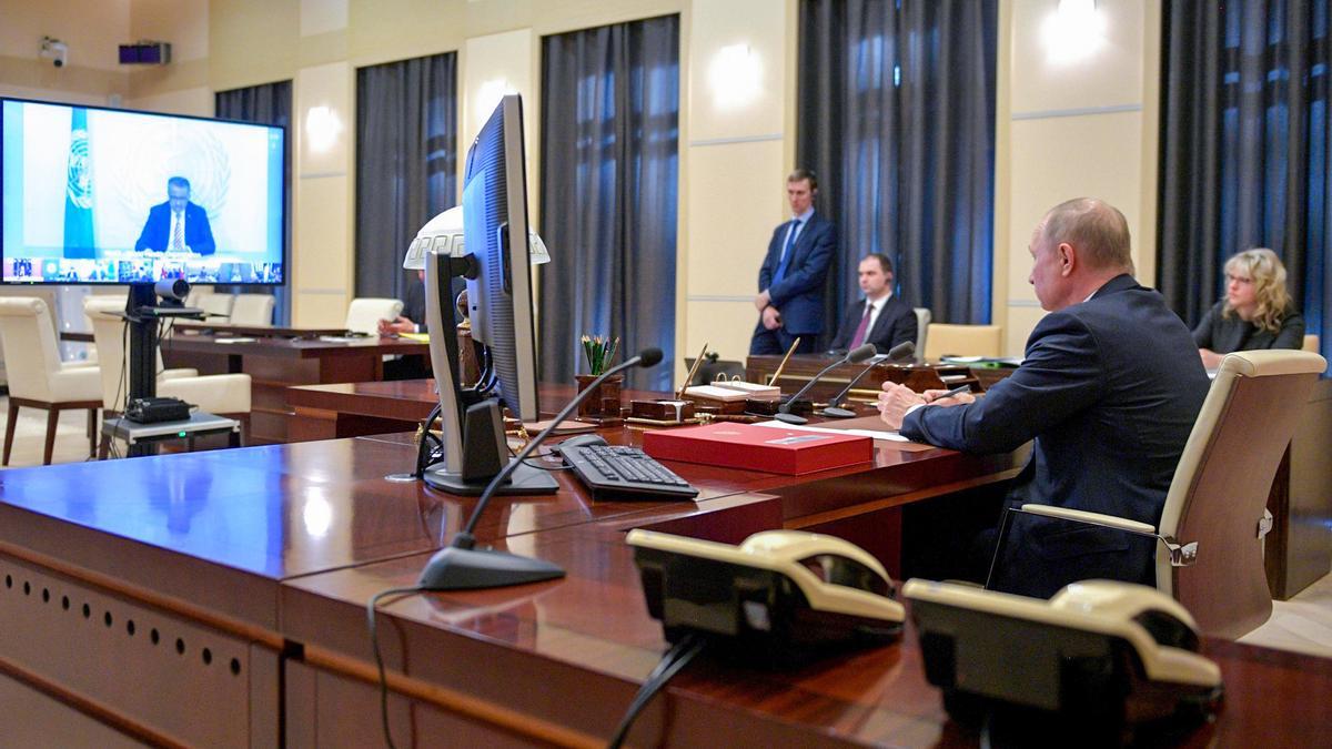 En 2020 y 2021, antes de la campaña militar rusa en Ucrania, Putin participó en las reuniones de líderes del G20 por videoconferencia.
