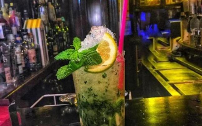 En el Churchill cuentan con un repertorio de 90 cócteles