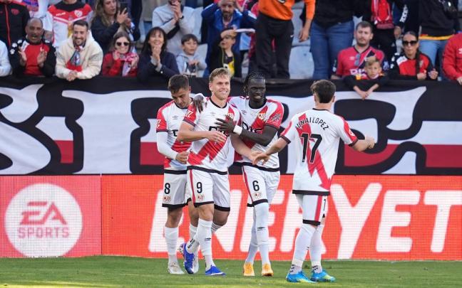El Rayo Vallecano durante un enfrentamiento contra el Villarreal de LaLiga 25/26.