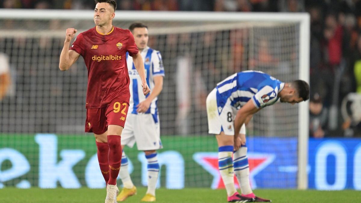 El Shaarawy celebra el 1-0 en Roma ante Gorosabel y Merino.