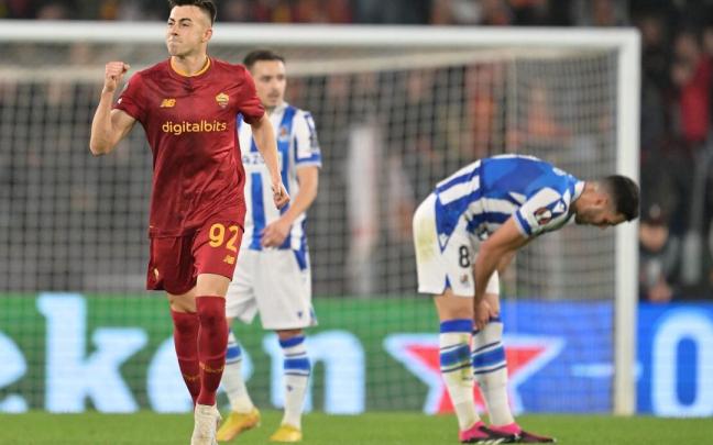 El Shaarawy celebra el 1-0 en Roma ante Gorosabel y Merino.