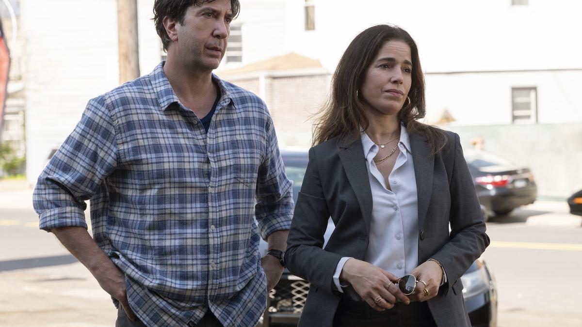 David Schwimmer y Ana Ortiz, en una escena de la nueva temporada de ‘Pesadillas: la desaparición’