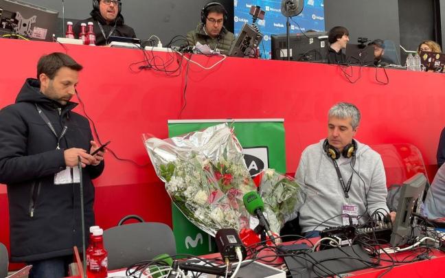 Compañeros de la prensa vizcaina han rendido homenaje en San Mamés al recientemente fallecido Luisfer Baranda.